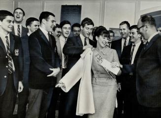 UCC boys boost appeal fund by $1,500, Linda Leslie, Miss United Appeal of 1965, holds in her and a cheque for $1,573 presented to the fund by the dent(...)