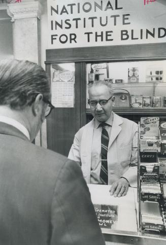 He trusts his customers-or, at least most of them-says Truman Doc Doxtater as he works behind the counter at the Canadian National Institute for the B(...)