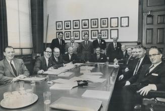 Victorious conservative cabinet meets, Prime Minister John Robarts met with his cabinet today for the first time since winning Wednesday's election