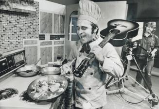 Eating and singing go together, says chef Pasqualino Carpino, whose 30-minute, thrice-weekly program on cooking appears on one of Metro's cable televi(...)
