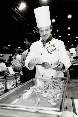 Step right up for pasta, Chef Joe Mannarino of Carlingview Airport Inn was among the 1,200 exhibitors dishing out free food samples at Exhibition plac(...)