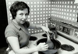 Mexican-style cook Kathy Sortwell went with her Mexican husband to Puebla in the '50s and had a three-month immersion course in Spanish and cooking. Now she even pours chills on her Big Macs