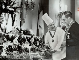John Schmied, national president of the Canadian Federation of Chefs, looks over a special buffet display with Chef Fred Staheli of the Park Plaza. St(...)