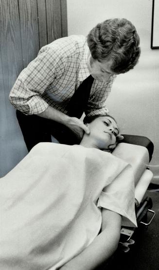 Chiropractor James Allen illustrates spinal massage