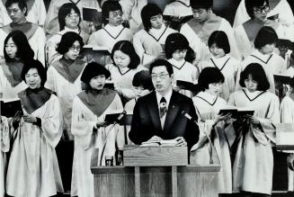 Backed by the choir, Rev. Fung conducts Sunday service at Eliam Chinese Baptist Church, 675 Sheppard Ave. E. Started only 8 years ago by a few people (...)