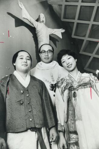 Rev. Matthew Ko, the 'marrying priest,' weds II-Su Kim (left) and Im-Soon Park