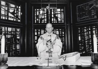 Father Pius Rieffel, Priest-Psychologies, At his church altar