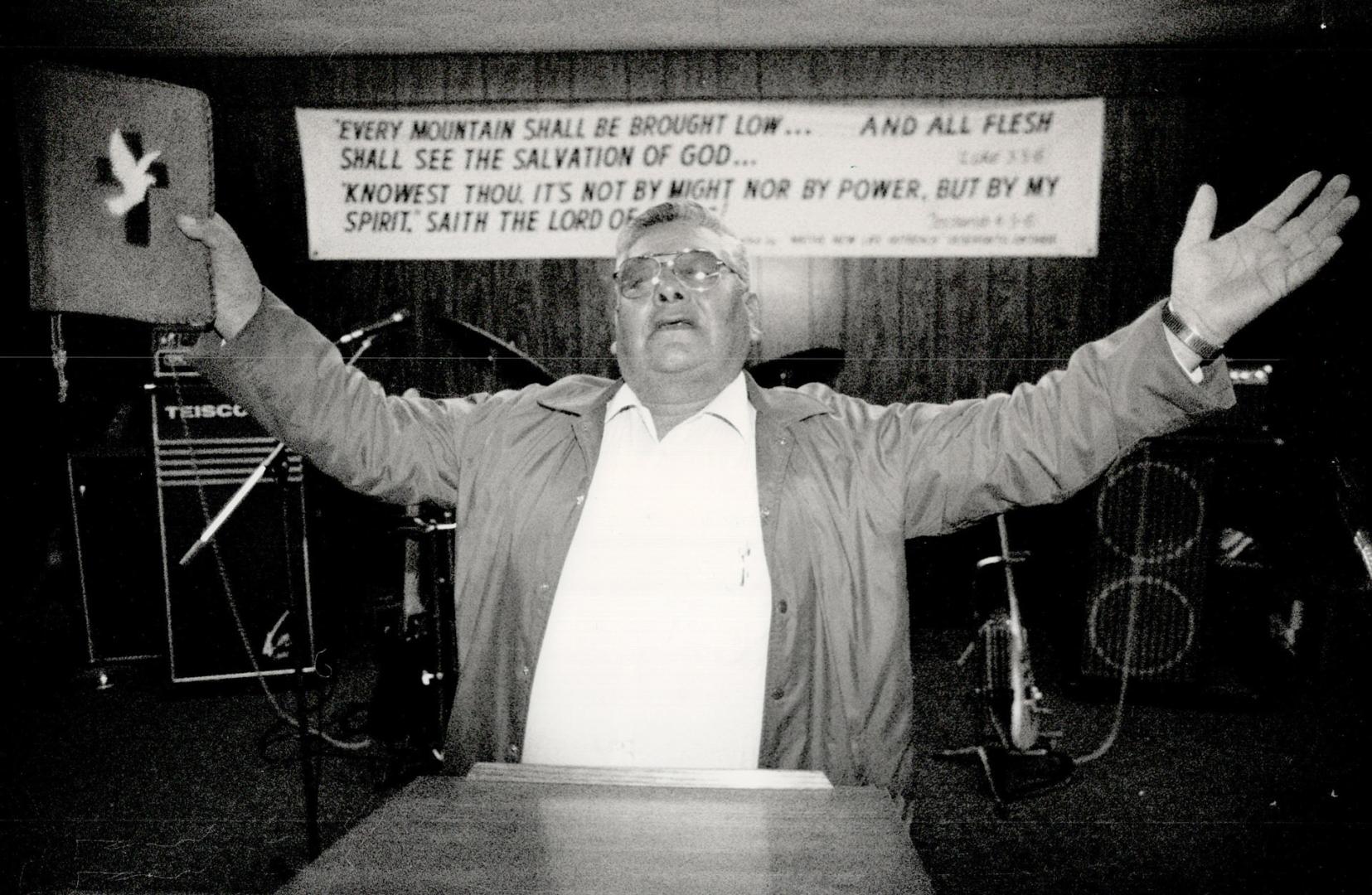 'Get right with God': Rev. John Whiskeychan leads his congregation in some old-time revival worship in a Cree Pentecostal church. Religion is now a st(...)