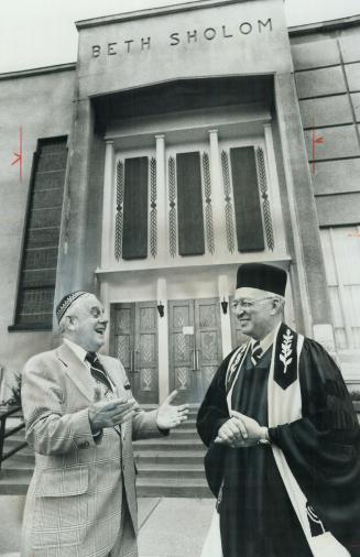 Founder of the Canadian Council of Christians and Jews 30 years ago, Rev Richard Jones, a retired Methodist minister, left, and Rabbi David Monson of (...)