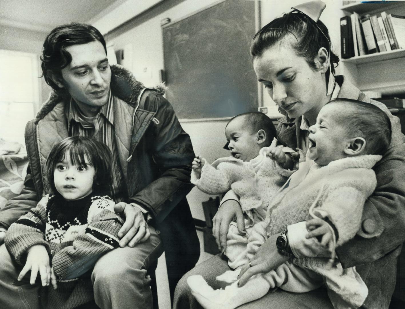 Facing Deportation to his native Argentina, Antonio Manuel Diaz, 30, holds his son, Christian, 2, while his wife, Norma, holds twins Sheyle and Myrne,(...)