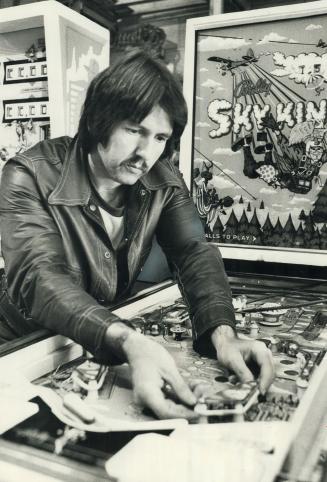 Pinball machine repairman Ian Jefferis of Richmond Hill, who has lived in Canada 30 years, has been told he will be deported to England when his parol(...)