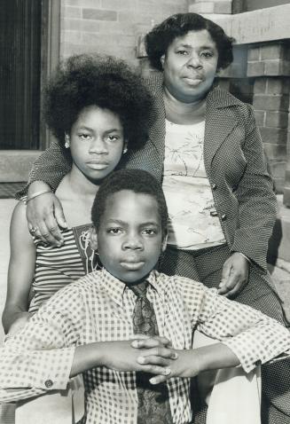 Without legal status, Laverne, 12, and her brother, Garfield Taylor, 11, have been attending a Metro public school while their aunt, Mavis Shirley (at(...)