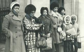 Five Jamaican women and the two daughters of one have had deportation orders postponed by Ottawa until a federal court rules whether their cases will (...)
