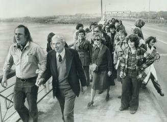 His father beside him, Viet Nam war resister Bruce Beyer, 29, crosses the Peace Bridge to Buffalo yesterday, 10 years to the day after he stood on the(...)