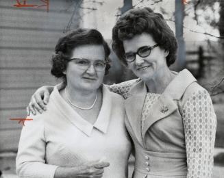 Helen McKean with sister dorothy simpson
