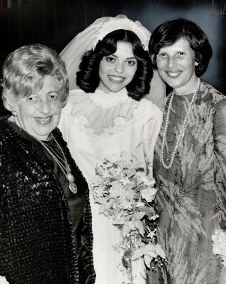 At last. Their niece Gayle Graff's marriage to Sam Lawrence in North York was what was needed to reunite Mella Baron of New York, left, and Anne Libte(...)