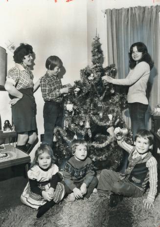 At christmas, 1974, Annabelle MacDonald, a widow (left) and her five children were homeless and had lost everything in a fire. In their new home, on K(...)