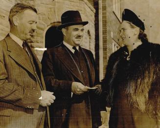 Mrs. Alice Timleck settled her accounts with the city today. At the new model home built by the Riverdale Kiwanis club in Leaside. Mayor Day accepted (...)