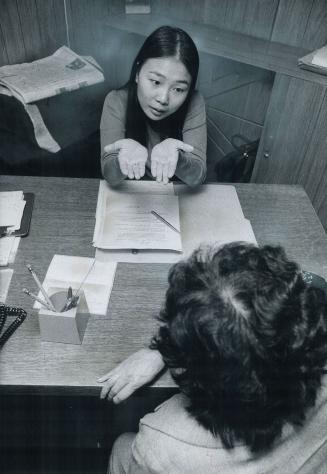 Dorothy Woo counsels an immigrant at the Metro Chinese Centre