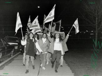 Jewish community celebrates, Hila Erez, 16, left and Randi Rahanin, 16, right, lead other Jewish teenagers in a march down Wilmington Ave. toward Beth(...)