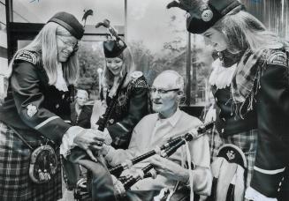 A Birthday present wrapped in Tartans, It was a wish come true when three of Fred Black's granddaughters, and rest of Toronto Girls' Pipe Band gave a (...)
