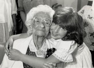 Above, Pauline Blaustein, 105, with great-granddaughter Sara Gurwicz, 7