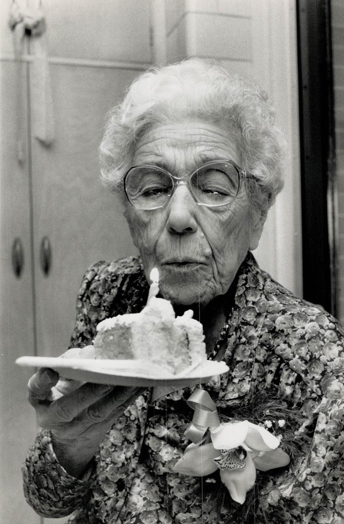 One candle, one century, Ellen Nora Caldwell celebrated her 100th birthday Monday at Providence Villa in Scarborough, where she lives. What's it like (...)