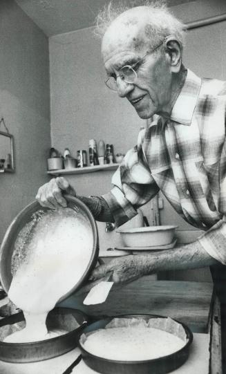A picture of self-reliance: Sidney Ellis at 95, He cooks and bakes for himself - and shovels snow, too