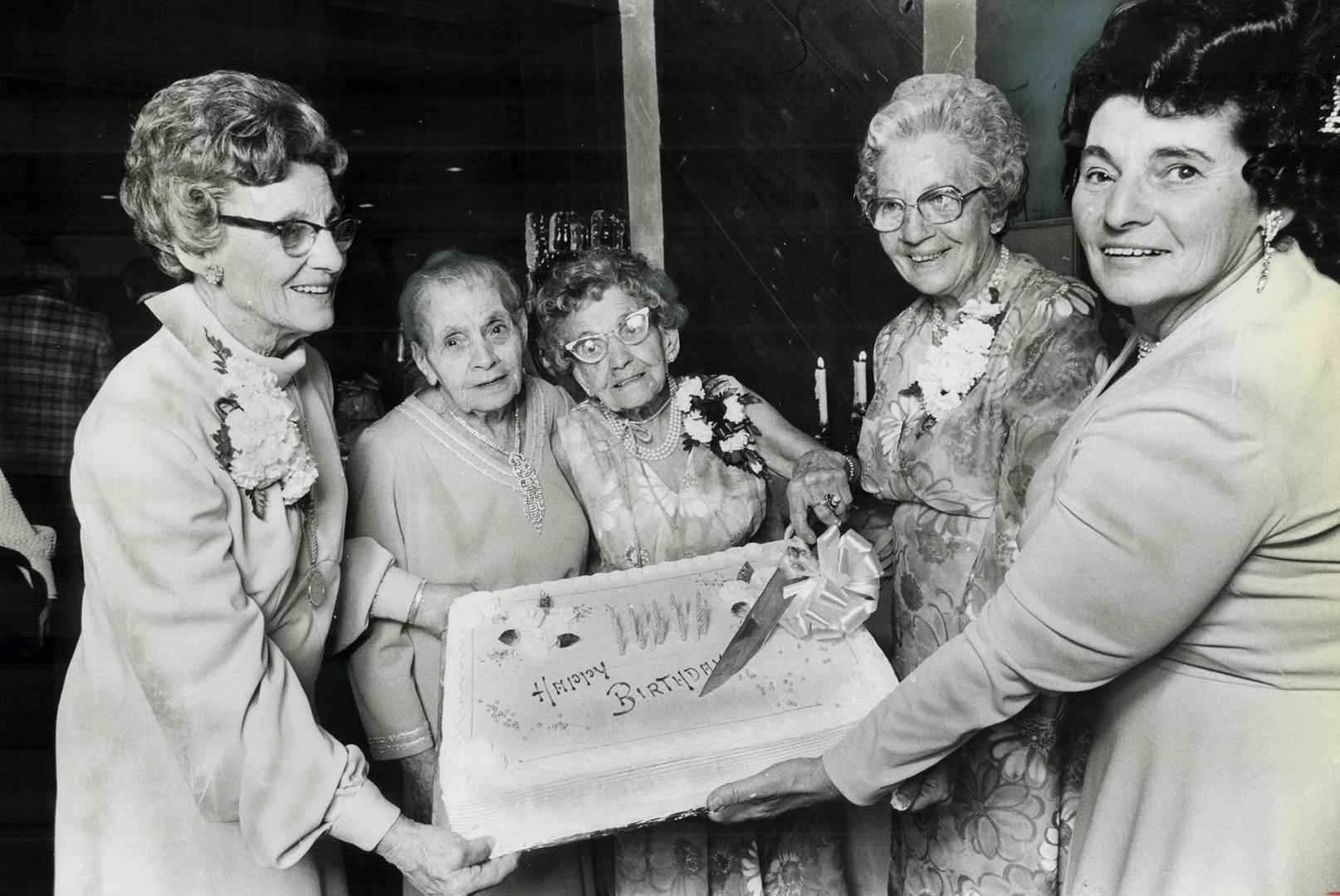 'Grandma king' is 100 today, Elmira Angos King celebrates her 100th birthday today, but 275 family members and friends gathered Saturday night at Mark(...)