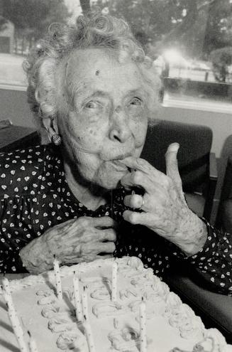103 Reasons to party, Grace O'Brien samples the icing on her cake as she celebrates her 103rd birthday yesterday at Central Park Lodge in East York. O(...)