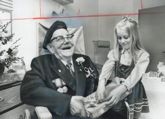 Happy Birthday, old soldier, Celebrating his 100th birthday yesterday in the Sunnybrook Medical Centre military wing, Herbert William Wilson gets help(...)