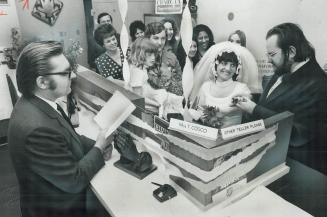 A couple you can bank on, Teresa Cosco marries Lee Heslop of Boston yesterday afternoon in a familiar setting-the Bank of Nova Scotia branch at Cowell(...)