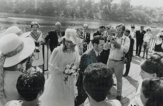 Vows are said in high park, Mr. and Mrs. Cecil Hudgin were married Saturday at the edge of Grenadier Pond in High Park, with pipers from the Toronto S(...)