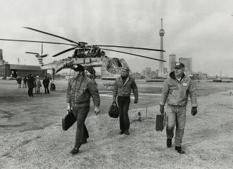 High Winds Keep Copter From CN Tower