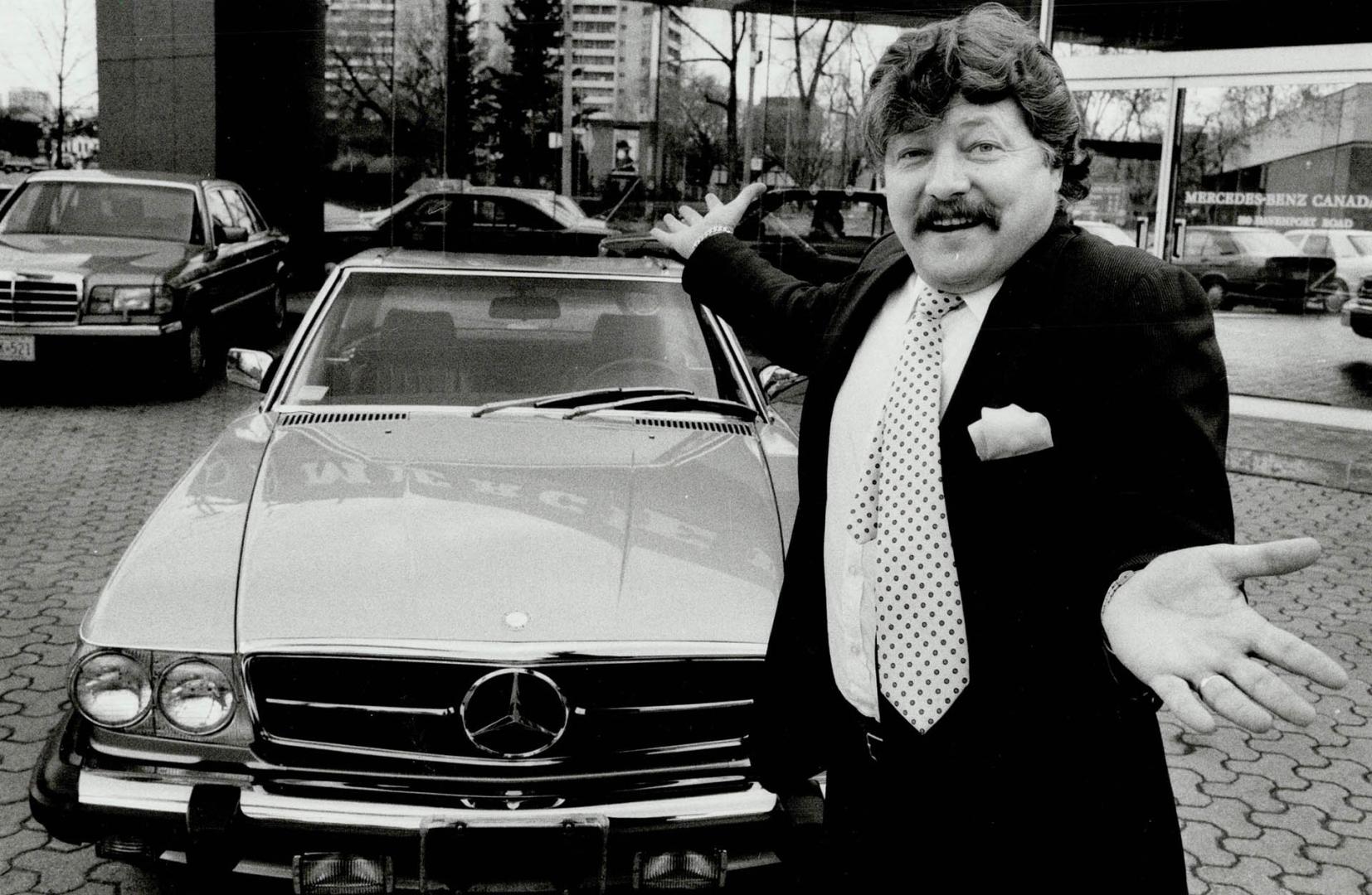 Dunn's done it - won a Mercedes-Benz, Burlington salesman William Dunn, 40, beams as he displays the $70,000 Mercedes-Benz 560 SL coupe he won with a (...)