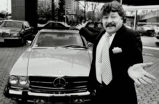 Dunn's done it - won a Mercedes-Benz, Burlington salesman William Dunn, 40, beams as he displays the $70,000 Mercedes-Benz 560 SL coupe he won with a (...)
