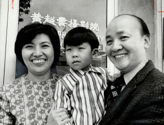 A $48,000 winner in the Irish Sweepstakes, Alan Wong, who'll be 5 Thursday, looks less happy about it than his parents, Christina and Benson, a photog(...)