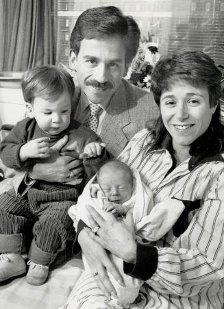 History-making baby, Pam and Robert Greenberg and their son Michael, 16 months, welcome new arrival Gregory Scott, whose birth Wednesday at 5 pounds, (...)