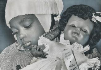 Cold Welcome to Canada awaited 5-year-old Cheryl Ann Henry when she finally arrived last night carrying a big doll through fog and drizzle at Malton A(...)