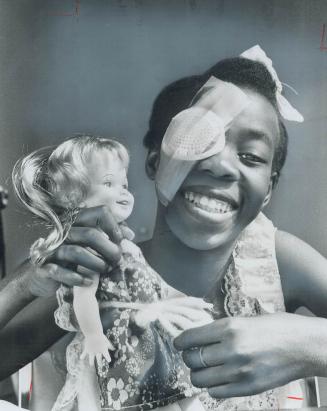 Able to see clearly for the first time in her life, 14-year-old Bonilyne Chambers doesn't mind the bandage temporarily replaced over her right eye. Sh(...)