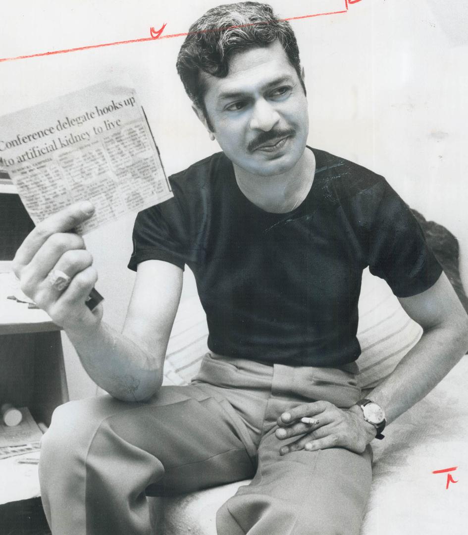 Ex-Indian army parachutist Ed Mann holds Star article describing plight of man who has no kidneys