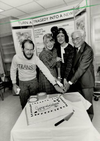 Here's to a long life, Members of Toronto General Hospital's lung and heart-lung transplant family cut a cake yesterday to mark the second anniversary(...)