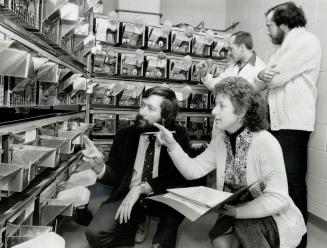 Checking up: Dr. Jim Kenyon and Dr. Mary Ann Linseman, of the Canadian Council on Animal care, inspect the laboratory animals at the Addiction Researc(...)