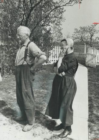 Mr. and Mrs. Amon Martin, members of the Plain People sect of the Old Order Mennonite Community in and around Kitchener, are the type of people to be (...)