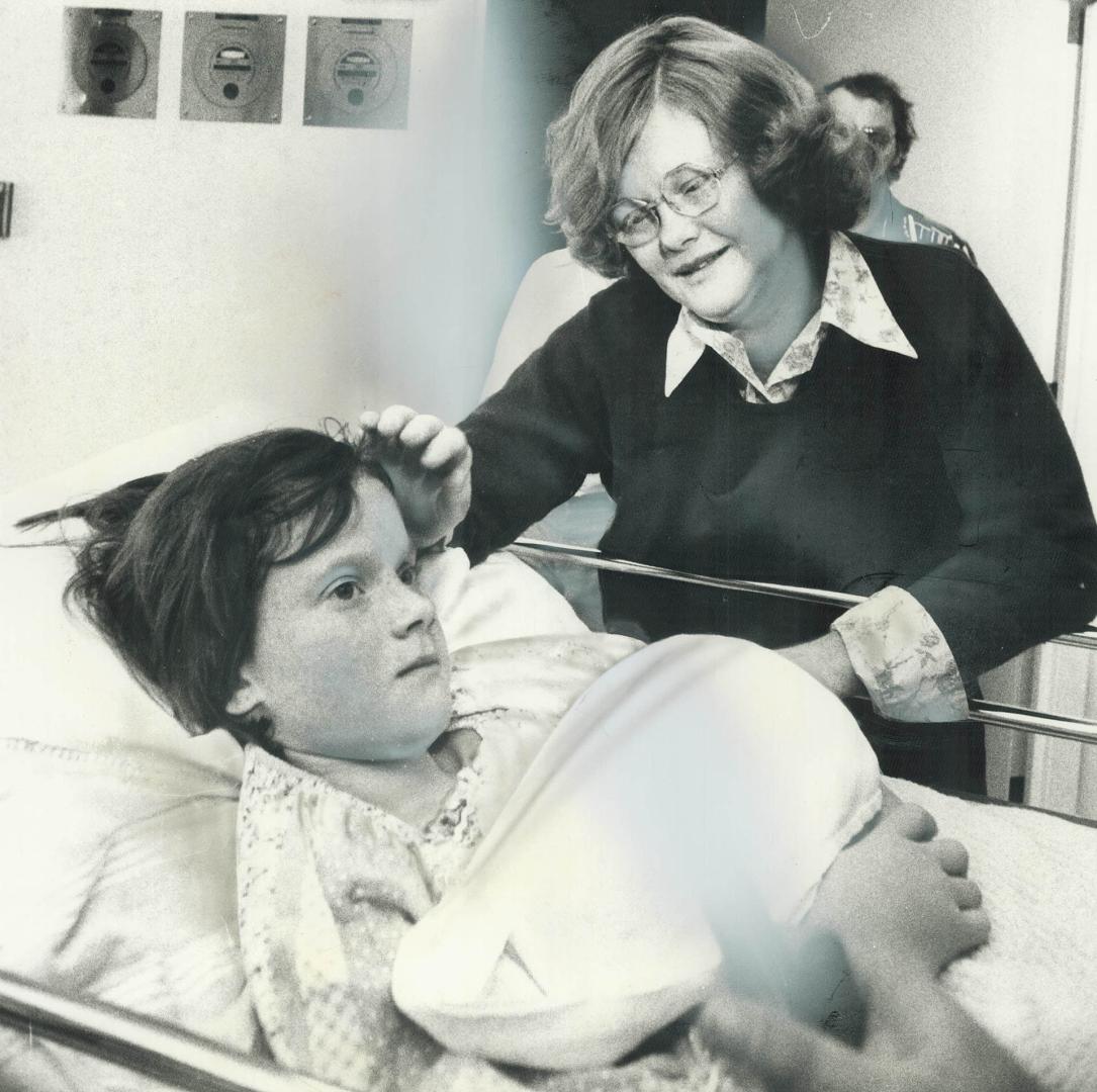 Recuperating in hospital from her ordeal on a Georgian Bay island, 9-year-old Tonya Plummer gets comforting pat from her mother Anne. Tonya and her fa(...)