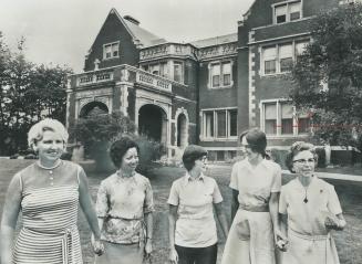 Four nuns and a lay woman stand before the retreat house run by the Cenacle nuns on Lawrence Ave