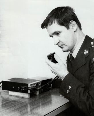 Constable Jim Baine, the communications operator at the milton detachement of the ontario Provincial Police, responds to a call on the newly installed(...)