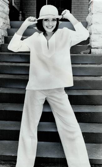 The Cathy Reid who took Paris by storm, Cathy models an off-while pantsuit with shirt in off-white cotton and polyester with matching polyester hat fo(...)