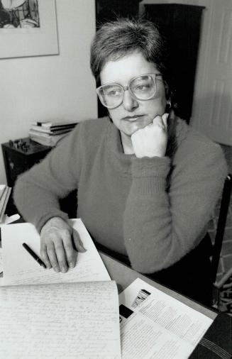For almost two decades, Lorraine Michael, a Roman Catholic nun, worked as a social activist within the church institution. She says she can no longer (...)