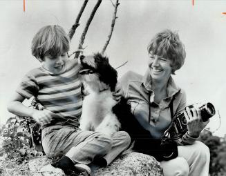 Photographer and Housewife, Alice Bixler, a Florida native who wed a Canadian racing driver, believes she can handle any assignment. She used to race (...)